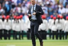 The Ashes LIVE: يقول الأساطير إن المشجعين تعرضوا للسرقة بسبب القرار المثير للجدل مع دخول إنجلترا إلى اليوم الثاني في القمة