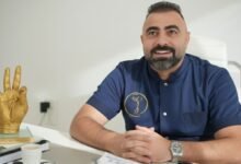 صورة توضيحية - الدكتور حسن ناصرالدين يوضح دور نحت الذقن في إبراز ملامح الفك