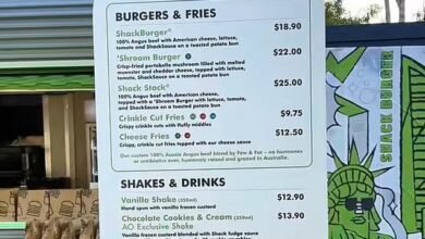 ينتقد مشجعو بطولة أستراليا المفتوحة المحبطون ارتفاع أسعار البرغر والبطاطا المقلية مع ظهور شركة الوجبات السريعة الأمريكية الشهيرة شيك شاك لأول مرة في ملبورن بارك