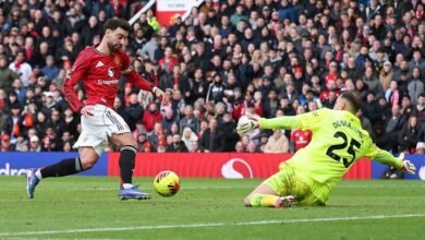 مانشستر يونايتد ضد مانشستر سيتي الدوري الإنجليزي الممتاز لايف آخر النتائج وأخبار الفريق والتحديثات حيث يتولى مايكل كاريك مسؤولية أول مباراة في الدوري في مباراة ديربي ضخمة