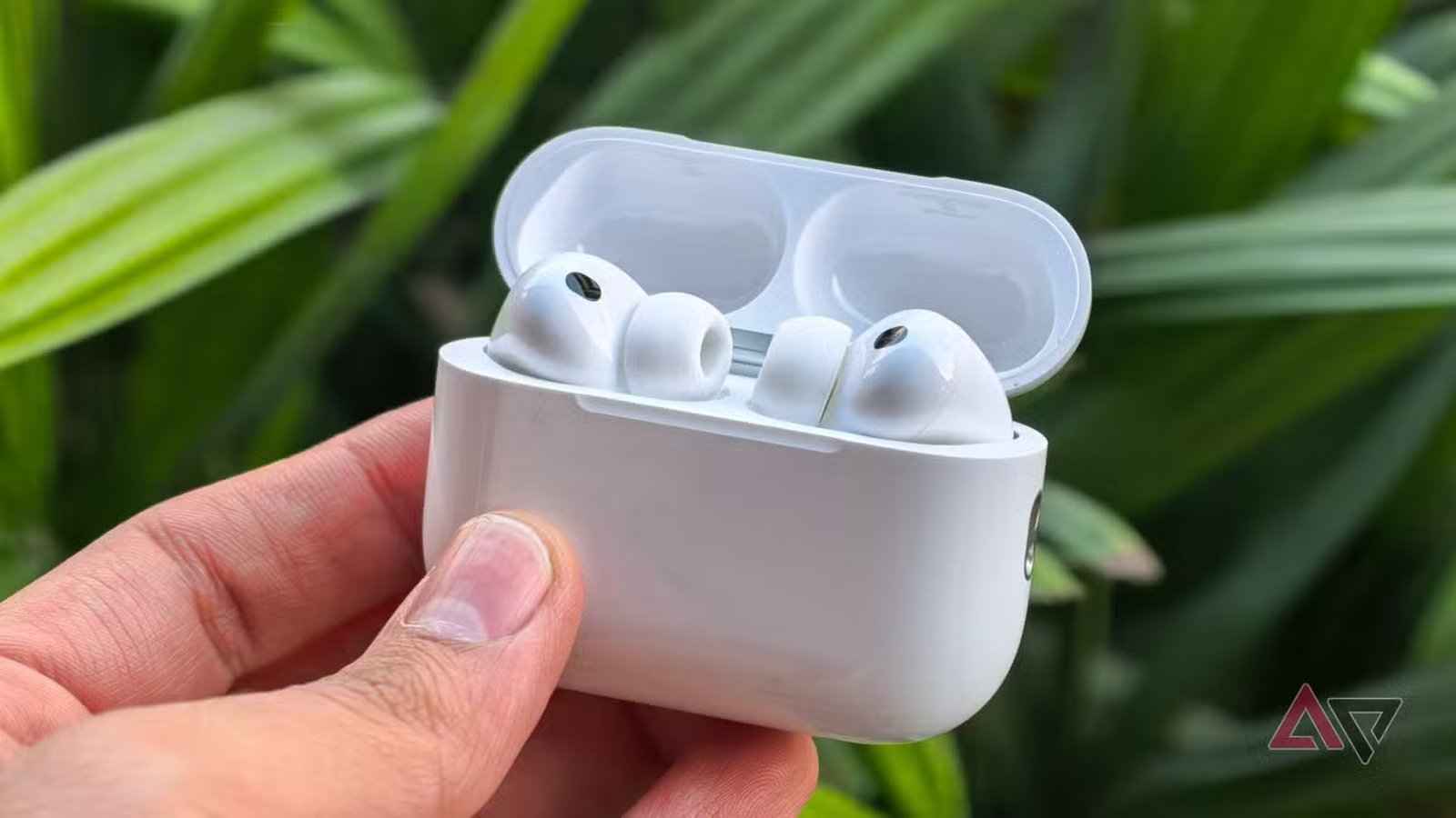 airpods pro 3 hands on 7