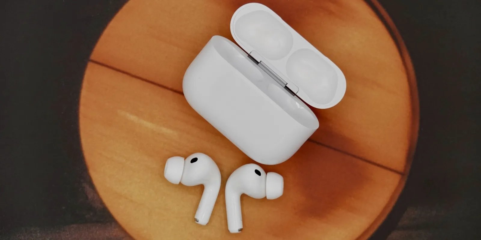 airpods pro 3 table