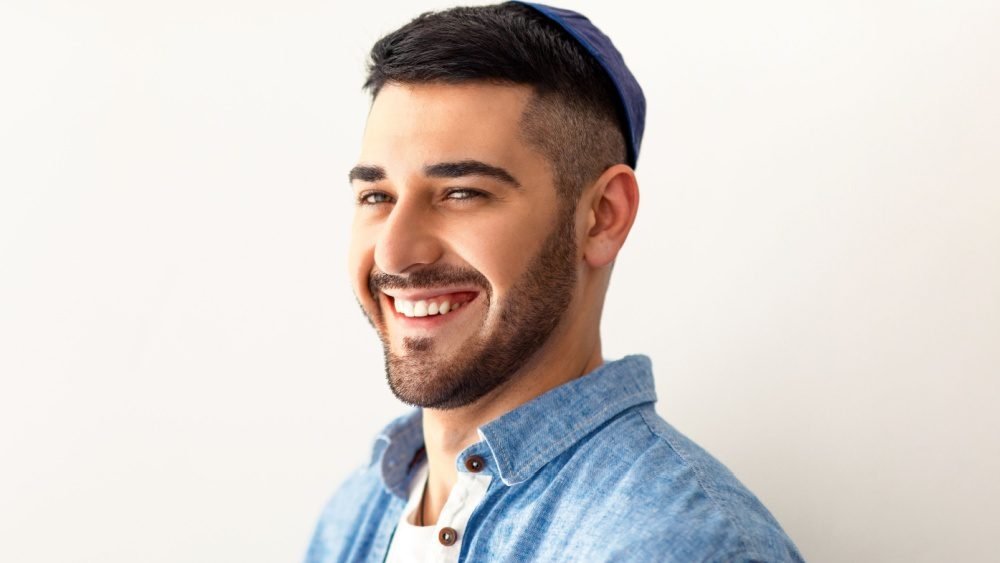 يختبر المؤمنون والملحدون العواطف بشكل مختلف علماء النفس