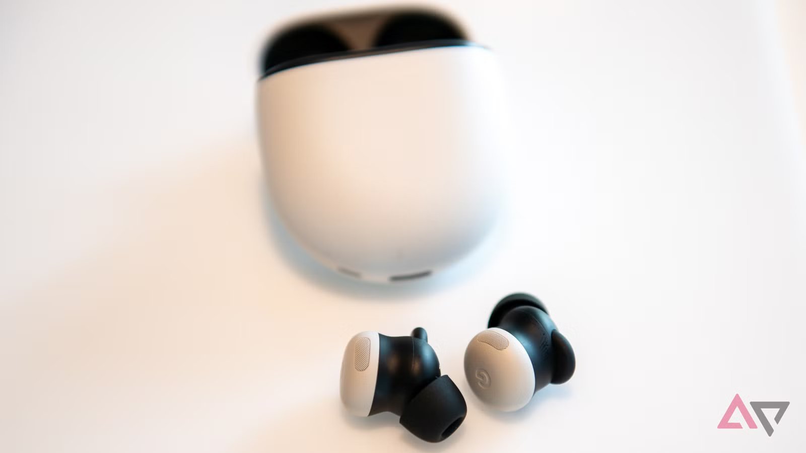 google pixel buds pro 2 out of case 1