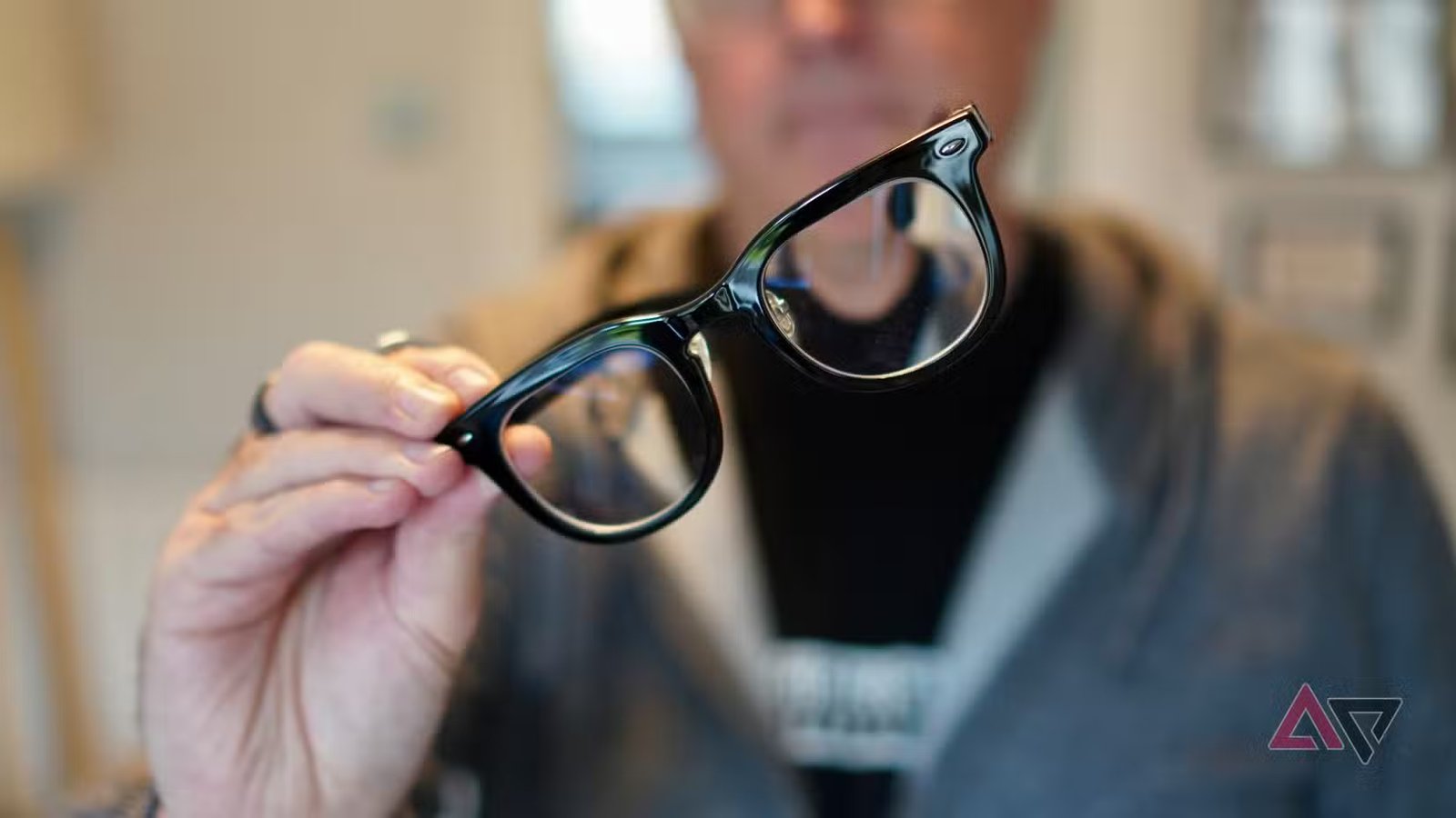 halliday glasses front hold