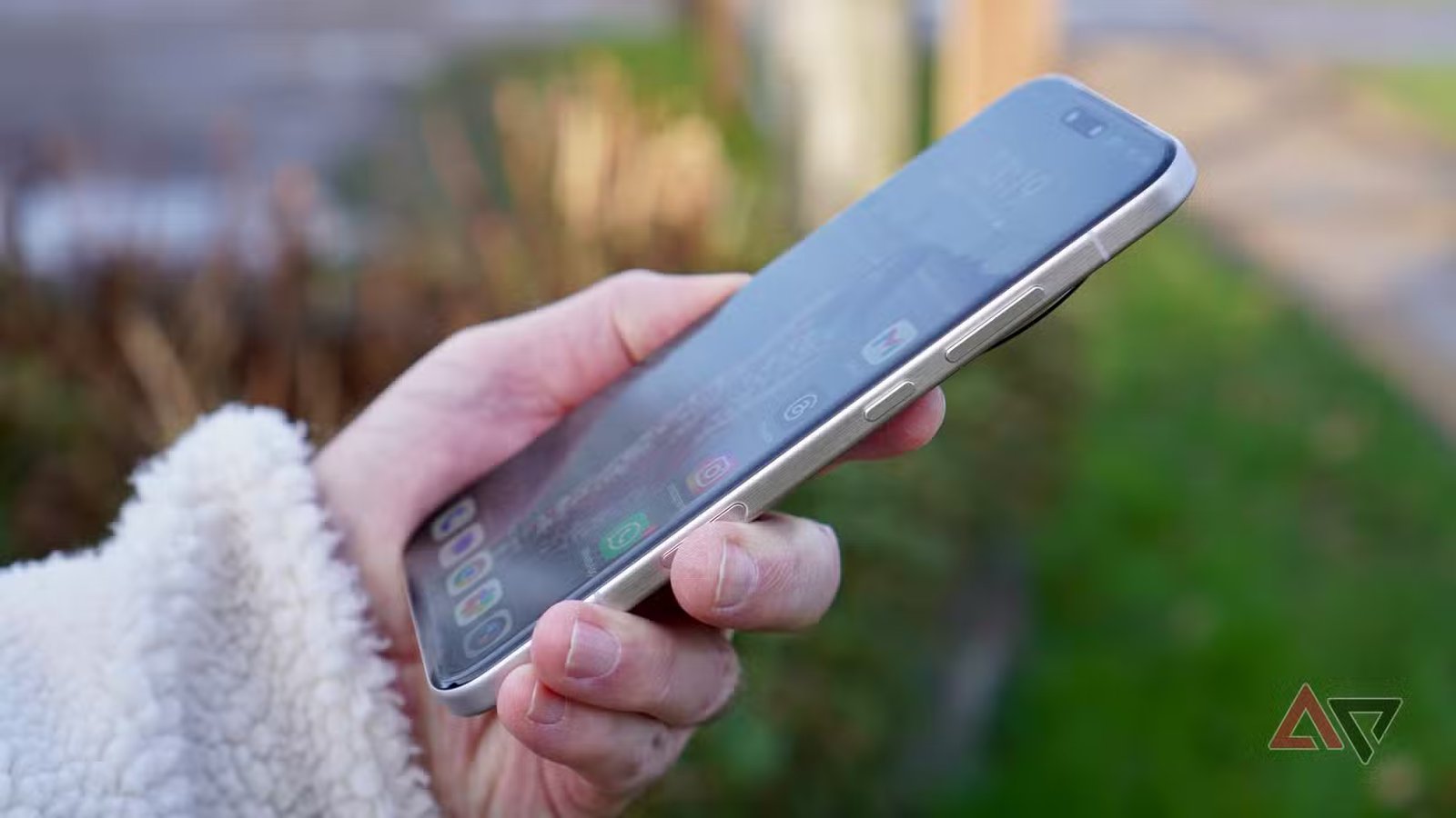 honor magic8 pro side hand