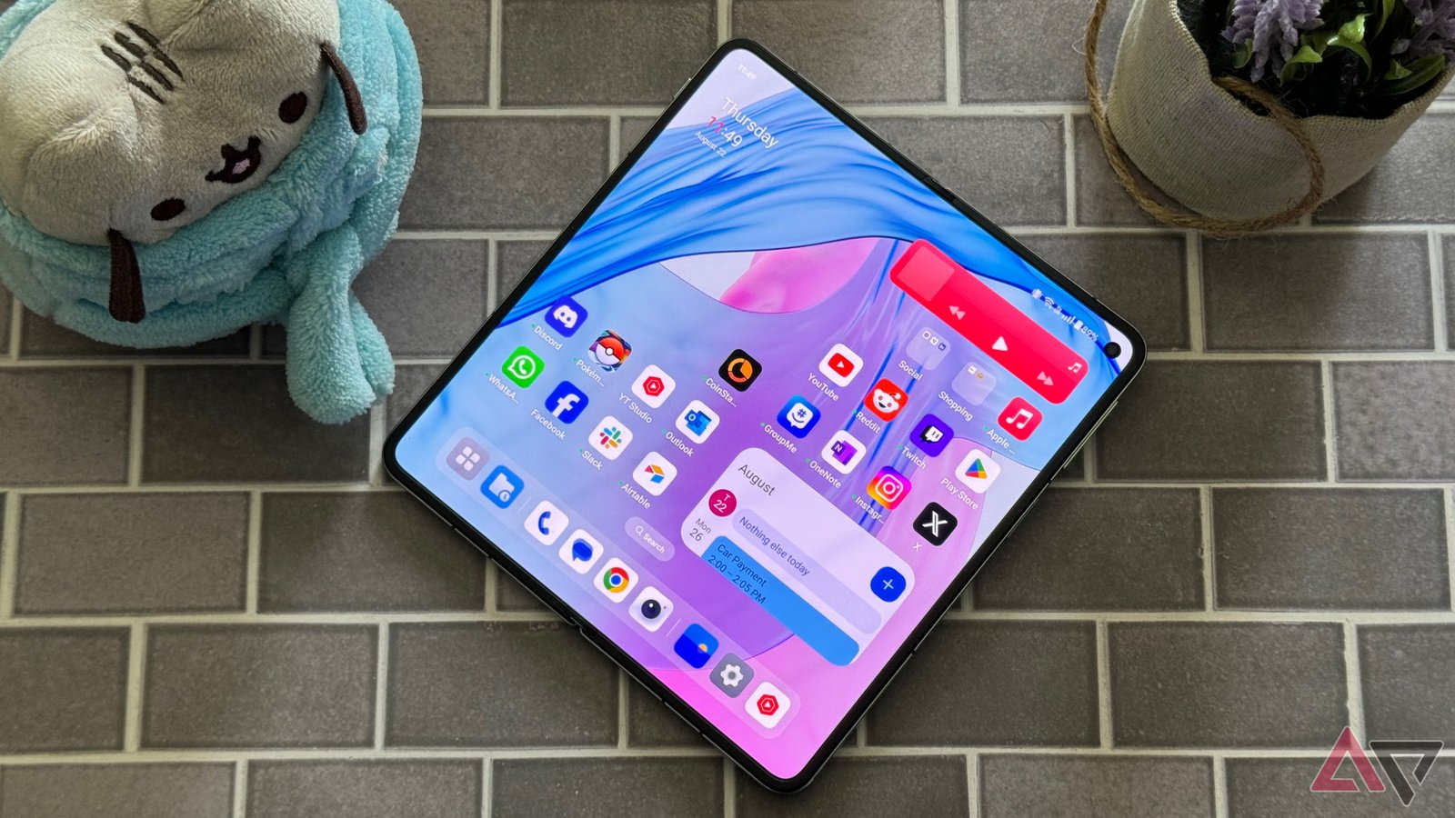 يشعر معجبو OnePlus بالصدمة حيث يُزعم أن Open 2 وOnePlus 15s يواجهون الإلغاء