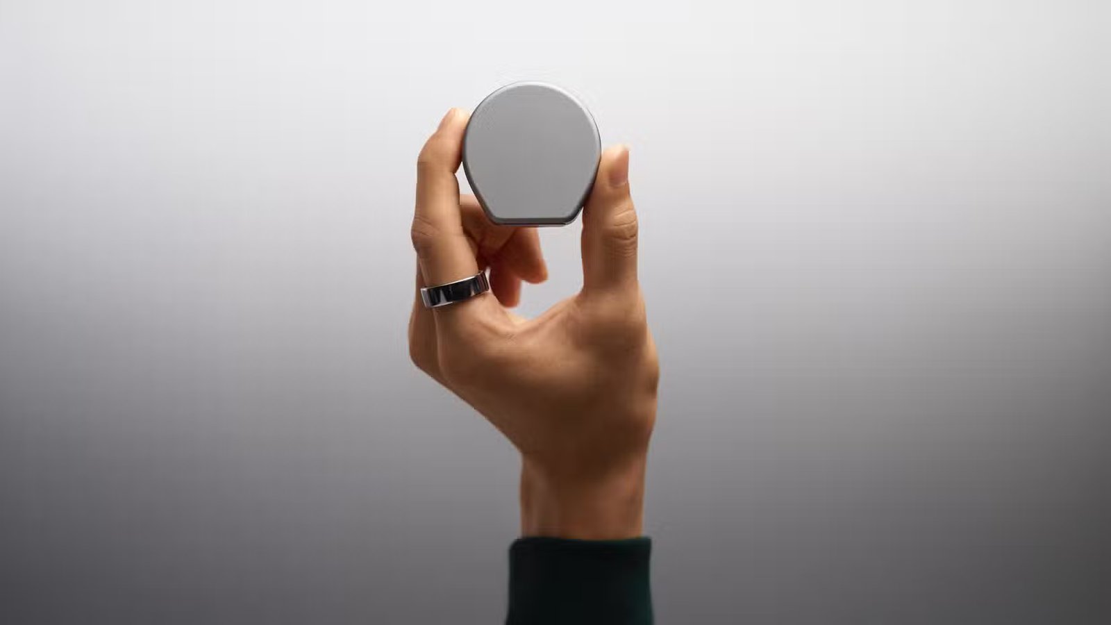 oura ring 4 charging case closed