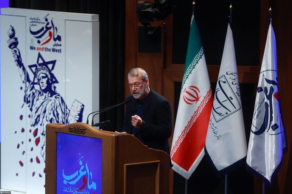 أمين مجلس الأمن القومي الإيراني نحن في خضم حرب ولا سلام ولا وقف لإطلاق النار
