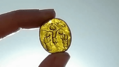 اكتشف علماء الآثار زخرفة زجاجية نادرة تعود للقرن الثالث عشر تحمل ة المسيح