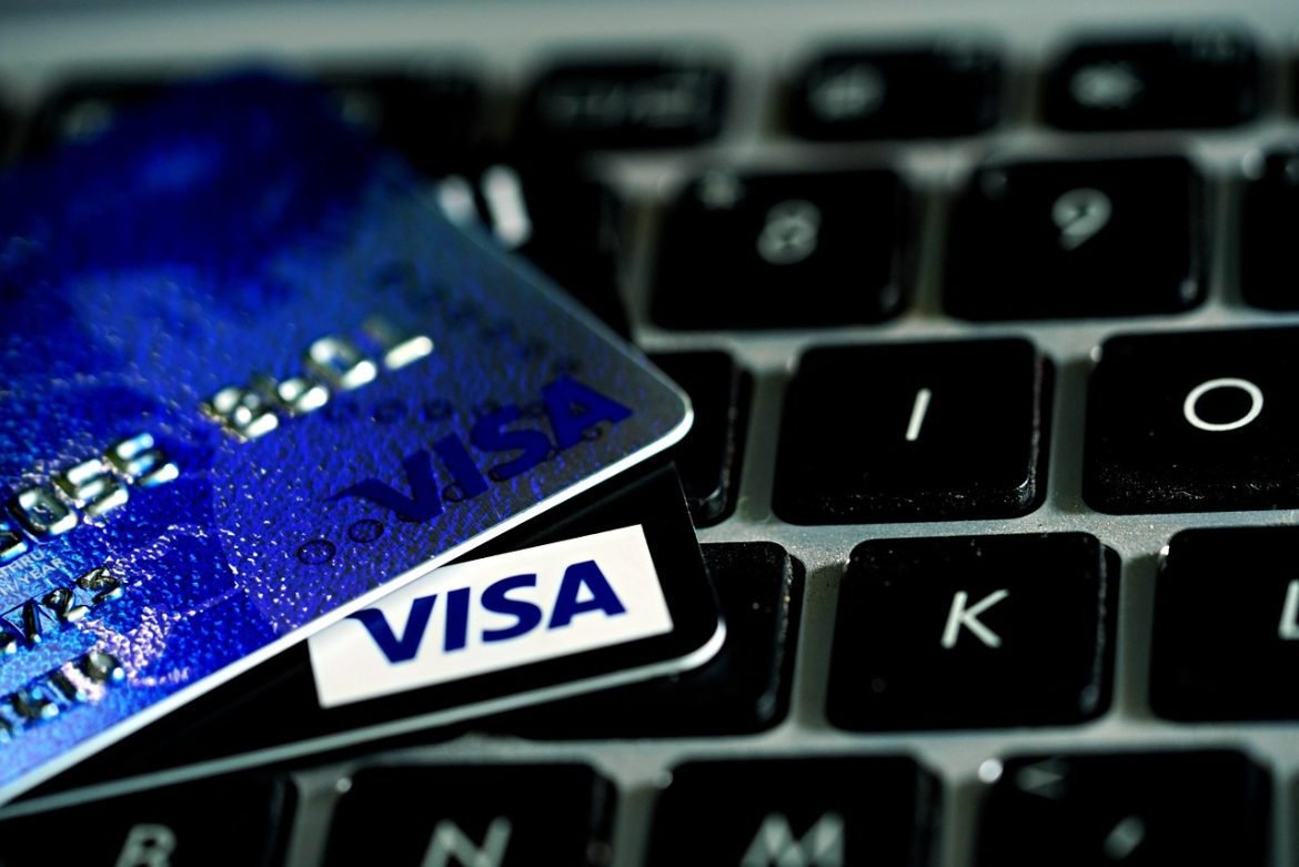 البيت الأبيض يُعلن عن توزيع بطاقات ترامب بفائدة 10% قريبًا جدًا!