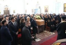 السيدة فيروز ودعت نجلها الاصغر هلي في مأتم حاشد