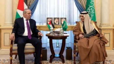 الشيخ يبحث مع وزير الخارجية السعودي تطورات الأوضاع بالضفة وغزة