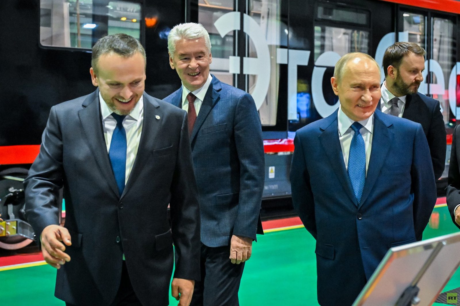 بحضور بوتين.. موسكو تطلق اختبارات أول مترو روسي ذاتي القيادة بمكونات محلية