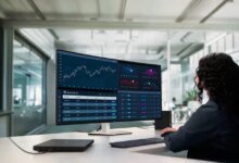 تعلن Dell عن شاشة ضخمة مقاس 52 بوصة بدقة 6K مزودة بتقنية Thunderbolt