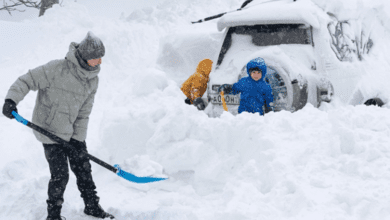 كامتشاتكا الروسية تشهد أسوأ عاصفة ثلجية منذ 30 عاما (فيديوهات)