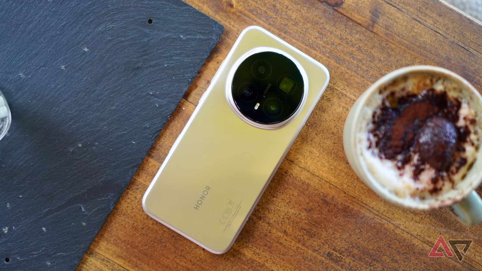 لقد استخدمت Honor Magic8 Pro، ويجب أن يكون OnePlus 15 قلقًا