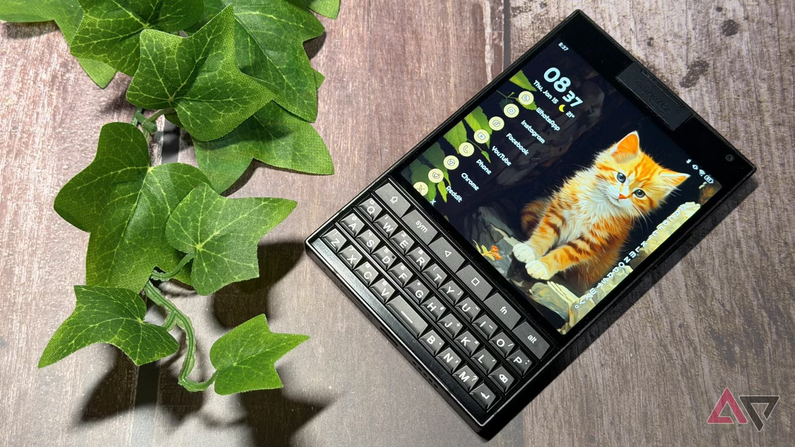 لقد حاولت تحويل Unihez Titan 2 الخاص بي إلى Clicks Communicator نوعًا ما