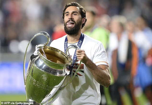 مساعد مورينيو ذو الذوق الرفيع كيف اختلف مدرب ريال مدريد الجديد ألفارو أربيلوا مع زميله السابق في الفريق فرناندو توريس ولديه أفكار قوية بشأن ترينت ألكسندر أرنولد وشركاه مساعد مورينيو ذو الذوق الرفيع كيف اختلف مدرب ريال مدريد الجديد ألفارو أربيلوا مع زميله السابق في الفريق فرناندو توريس ولديه أفكار قوية بشأن ترينت ألكسندر أرنولد وشركاه