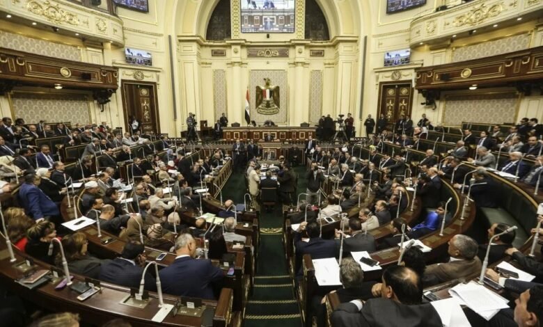 مصر.. عبلة الهواري أول سيدة تعتلي منصة رئاسة البرلمان منذ تأسيس مجلس شورى النواب عام 1866 (صور)