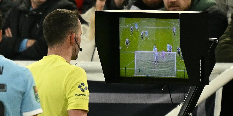 نيوكاسل ضد مانشستر سيتي نصف نهائي كأس كاراباو مباشر آخر النتائج والتحديثات حيث كسر أنطوان سيمينيو الجمود لكنه رأى الهدف الثاني مستبعدًا بواسطة VAR في سانت جيمس بارك