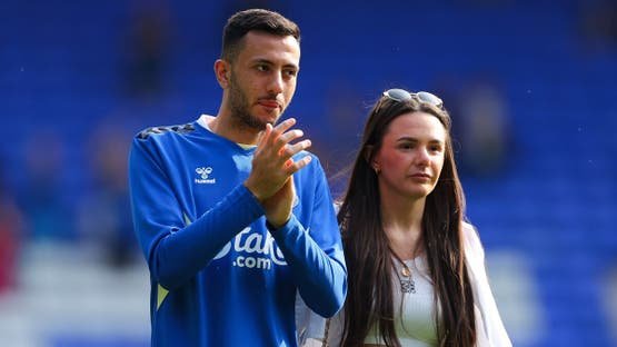 صديقة لاعب إيفرتون تهاجم فريقاً بالدوري الإنجليزي: دمروا نفسيته ثم اختفوا صديقة لاعب إيفرتون تهاجم فريقاً بالدوري الإنجليزي: دمروا نفسيته ثم اختفوا