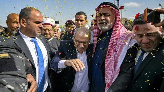 سلام يتعهد بإعادة الإعمار خلال زيارة قرى جنوبية