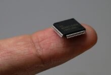 الطلب المحموم على الذكاء الاصطناعي يشعل أزمة عالمية في رقائق الذاكرة