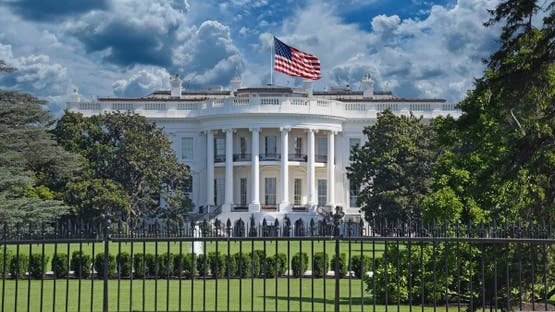 البيت الأبيض: نرفض بشدة الحوكمة العالمية للذكاء الاصطناعي