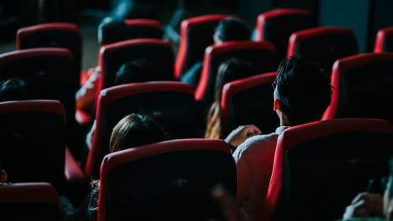 ارتفاع إيرادات شباك التذاكر في أميركا رغم تراجع عدد مرتادي دور السينما - صورة مميزة صورة مميزة: ارتفاع إيرادات شباك التذاكر في أميركا رغم تراجع عدد مرتادي دور السينما