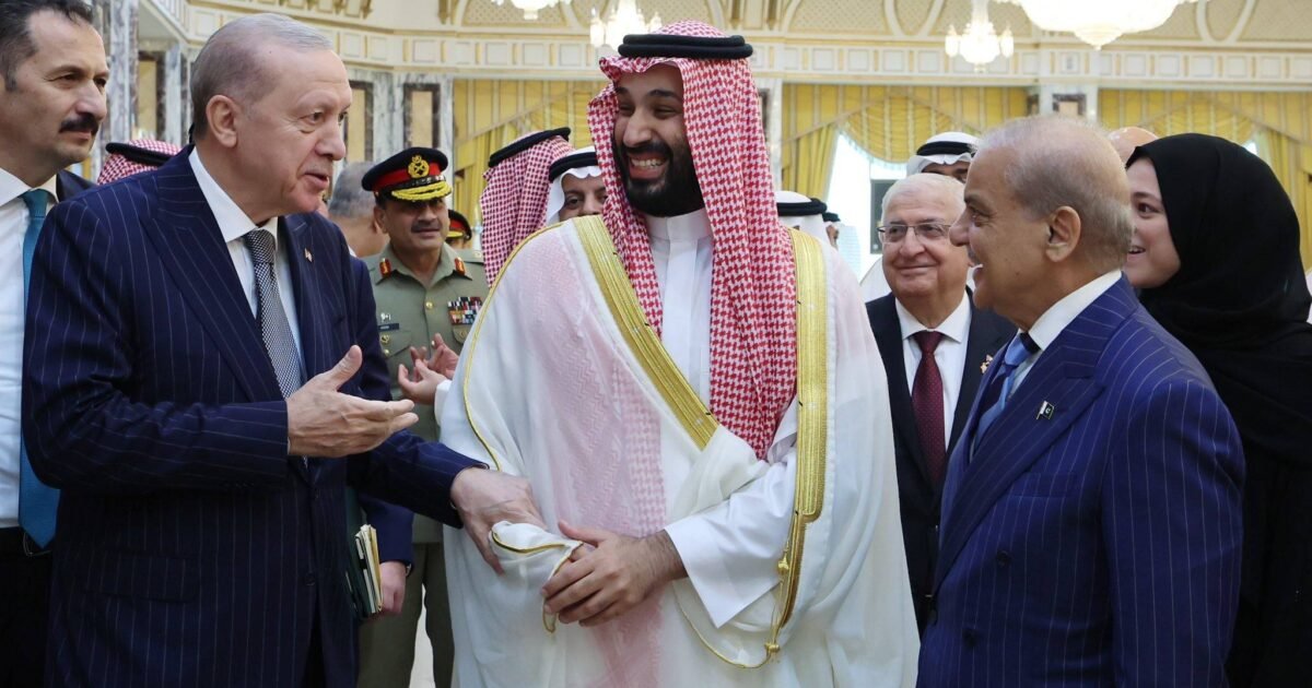 باكستان تؤكد التزاماً سياسياً تجاه السعودية دون قرار تدخل عسكري في اتفاق مكة