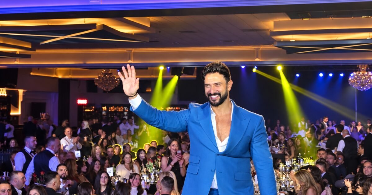 أمسية فنية في ديترويت: جمهور وارن يشارك كريم نور بالغناء
