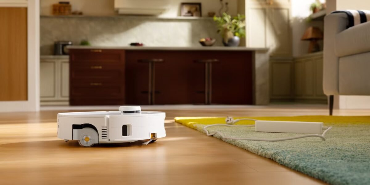 تتعامل ممسحة Roborock Qrevo Curv 2 Flows Real Clean Roller Mop مع الفوضى العنيدة