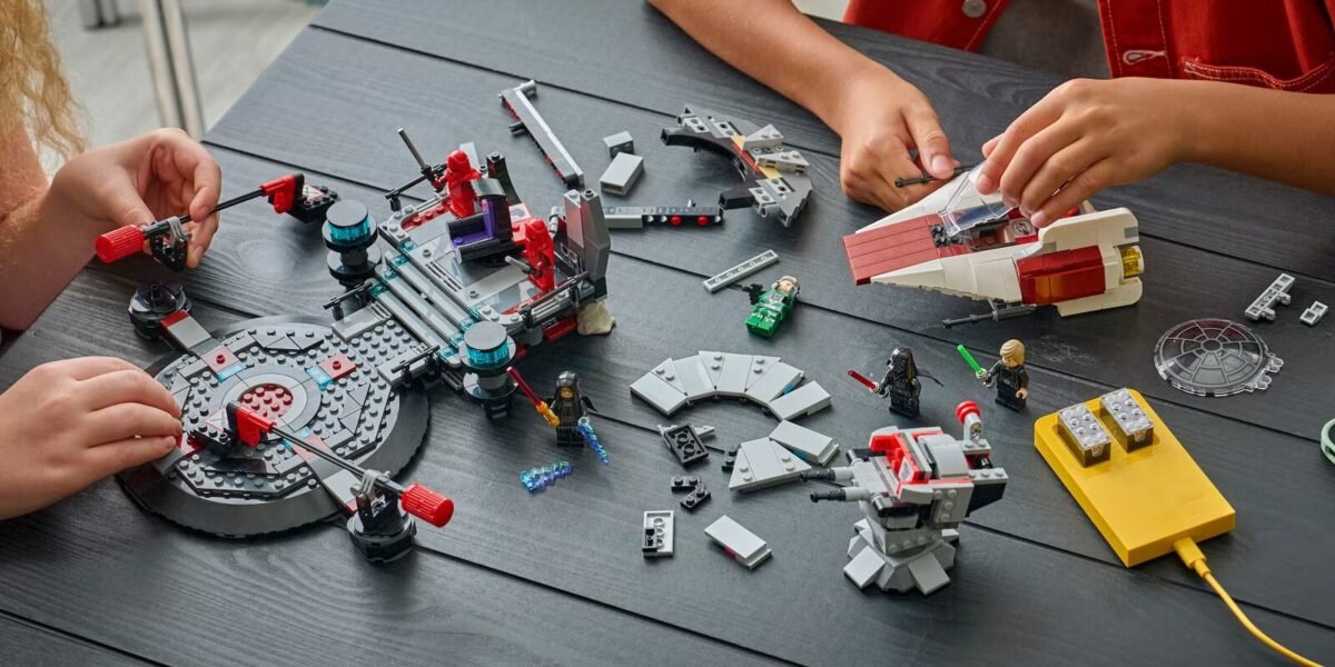 تُصدر مكعبات Lego الذكية صوت XWing مثل XWing ولا حاجة إلى تطبيق لتطير بها