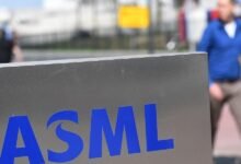 سهم ASML يقفز 7% بعد رفع توقعاتها لمبيعاتها السنوية بدعم من الطلب