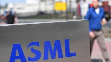 سهم ASML يقفز 7% بعد رفع توقعاتها لمبيعاتها السنوية بدعم من الطلب