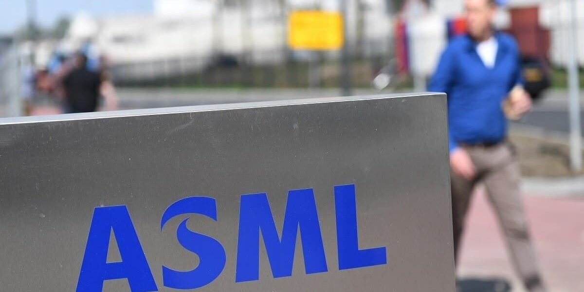 سهم ASML يقفز 7% بعد رفع توقعاتها لمبيعاتها السنوية بدعم من الطلب