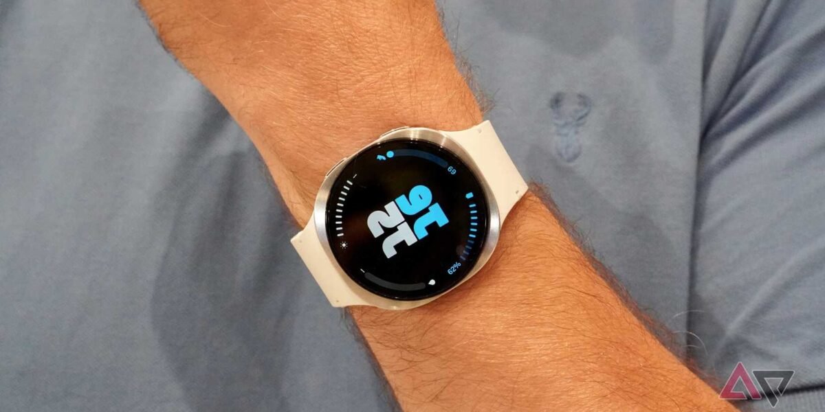 لقد ارتديت Pixel Watch 4 وGalaxy Watch 8 وهذا هو الجهاز الذي سأشتريه