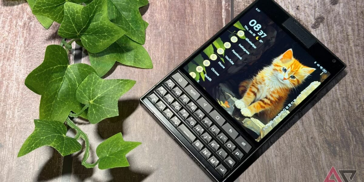 لقد حاولت تحويل Unihez Titan 2 ال بي إلى Clicks Communicator نوعًا ما