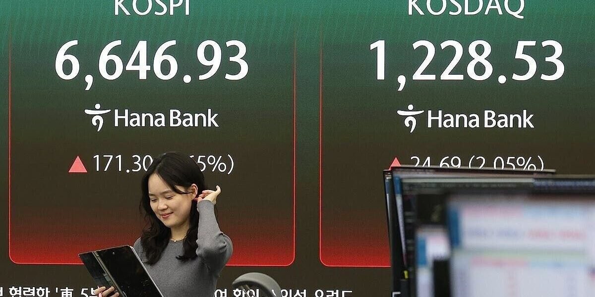مؤشر كوسبي الكوري الجنوبي يهوي 8% والبورصة توقف التداول بعد تفعيل آليات الحماية